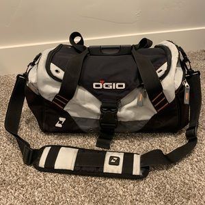 ogio ss locker bag